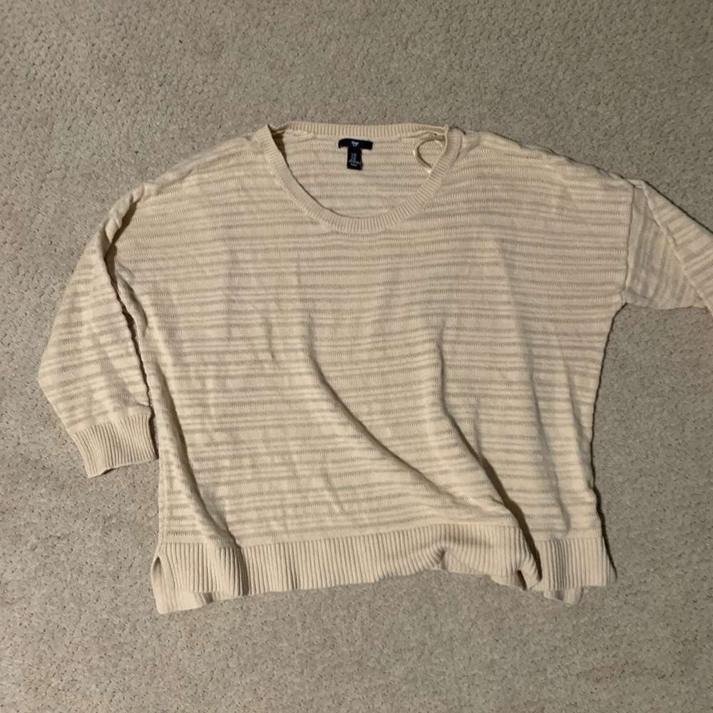 GAP cream sweater lightweight